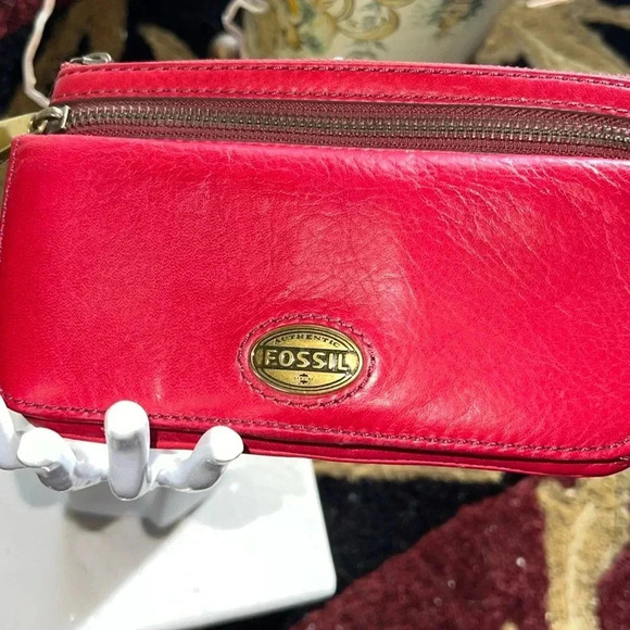 Fossil Women’s Red Leather Wallet 5 Cash Slots 9 Credit Card Slots ID Holder - Picture 15 of 16